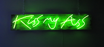 KMA1_COURTY_NEON_ART